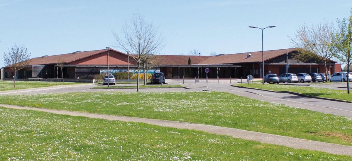 Façade de l'école Saragnac de Montech