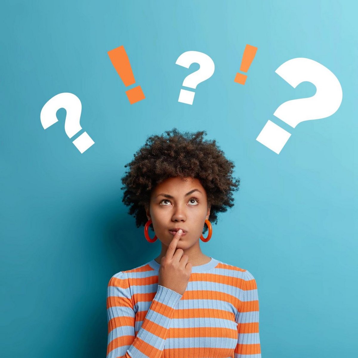 Jeune femme qui s'interroge