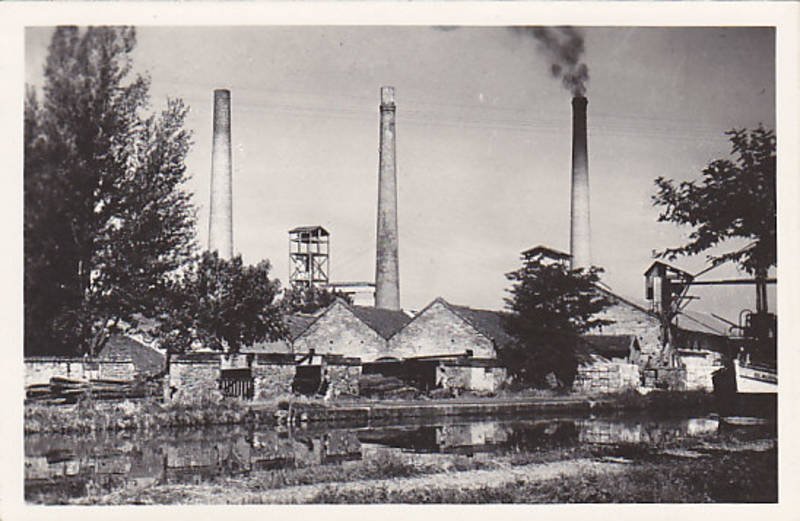 Vue des cheminées de la papeterie début 20eme siecle