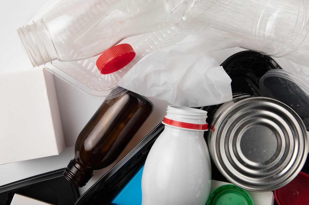 Boutielles de verre et en plastique, conserves