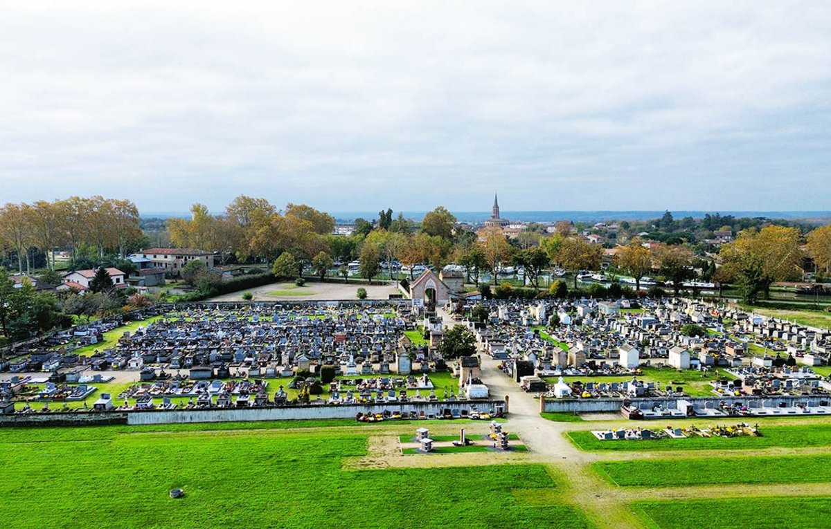Vue du cimétière prise par un drone