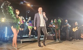 Présentateur du groupe Krystal noir