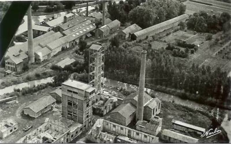 Vue aerienne de la papeterie milieu 20eme siècle