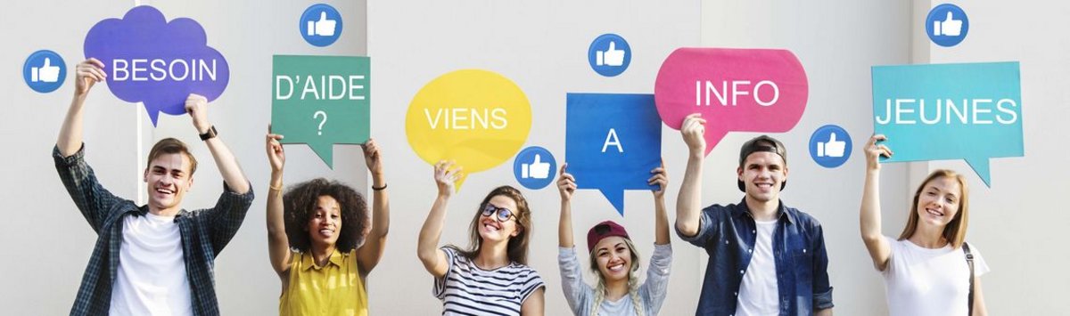 Jeunes qui tiennent des panneaux avec le texte besoin d'aide viens à Info jeunes