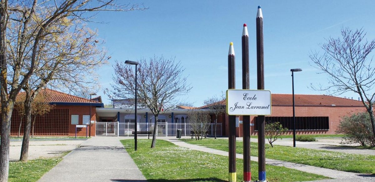 Façade de l'école Jean Larramet de Montech