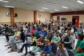 Public dans la salle Laurier lors de la diffusion d'un film