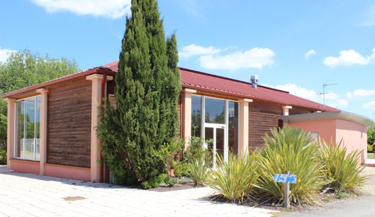 Façade de la salle du camping de Montech