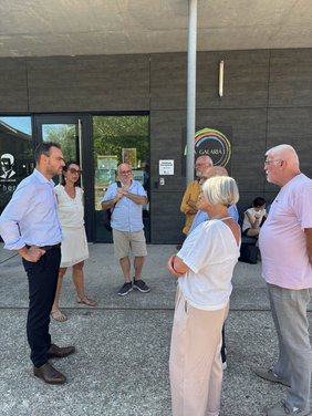 Le prefet et les élus devant la mediatheque de Montech